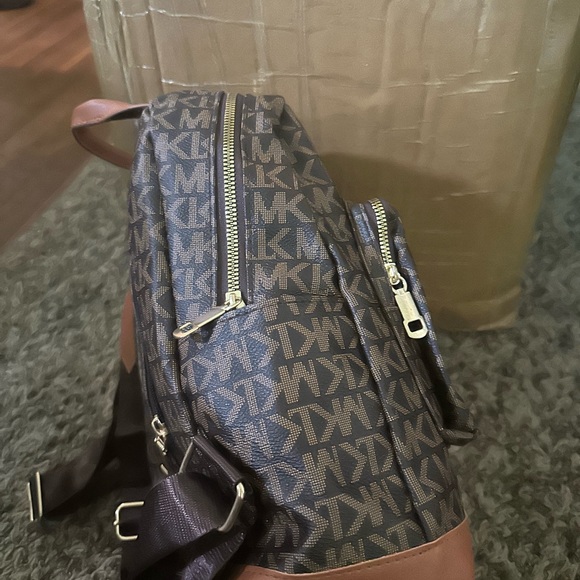 Backpack - Picture 4 of 7